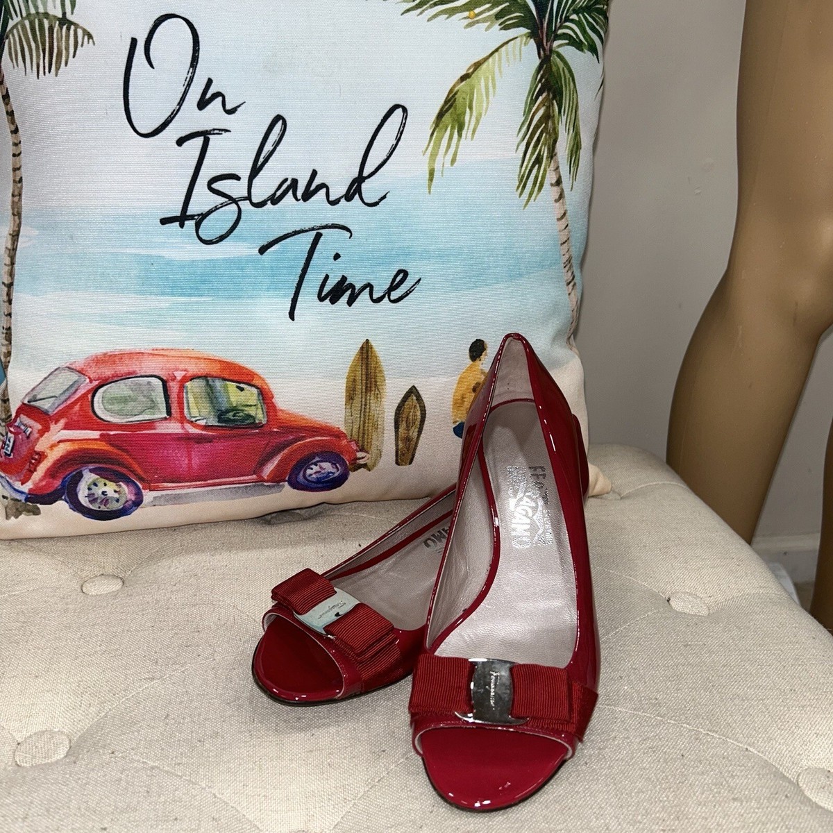 【関税&送料込】Salvatore Ferragamo Tacco Oro Sandalo Salvatore Ferragamo Hot Red Patente Leather Peep Toe Low