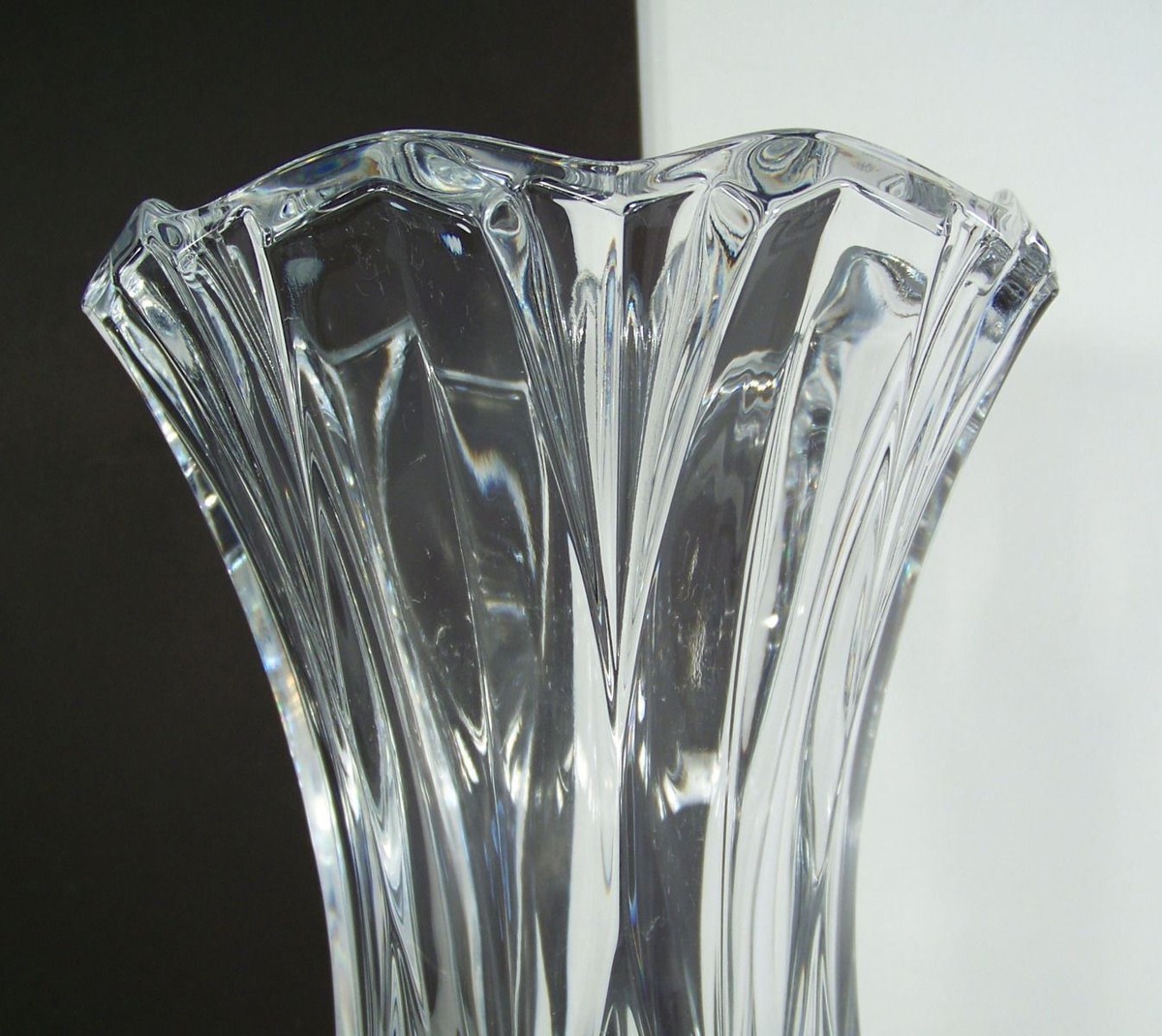すずらん　チェコ製　ボヘミアクリスタル　TOP CRYSTAL VASE すずらん チェコ製 ボヘミアクリスタル TOP CRYSTAL VASE