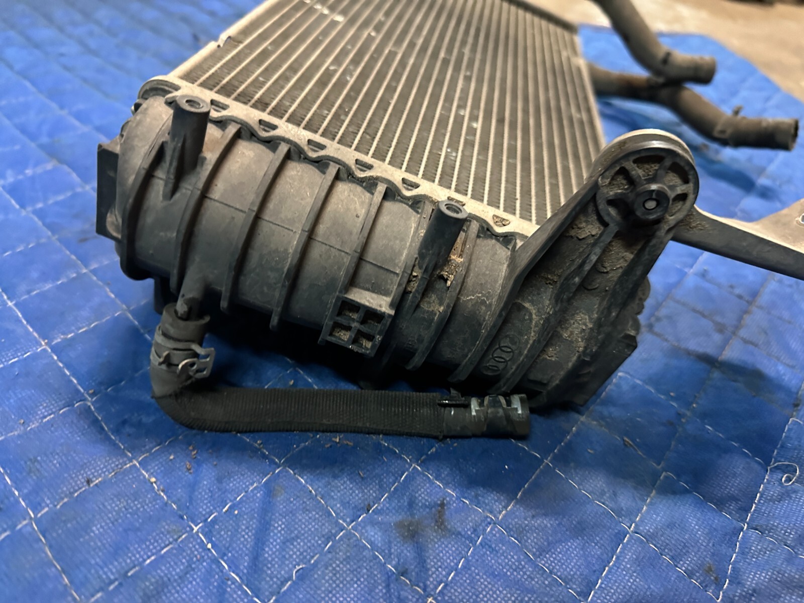 2018 AUDI R8 PLUS V10 REAR RIGHT PASSENGER RADIATOR 4S0 121 212 B 4S0121212B