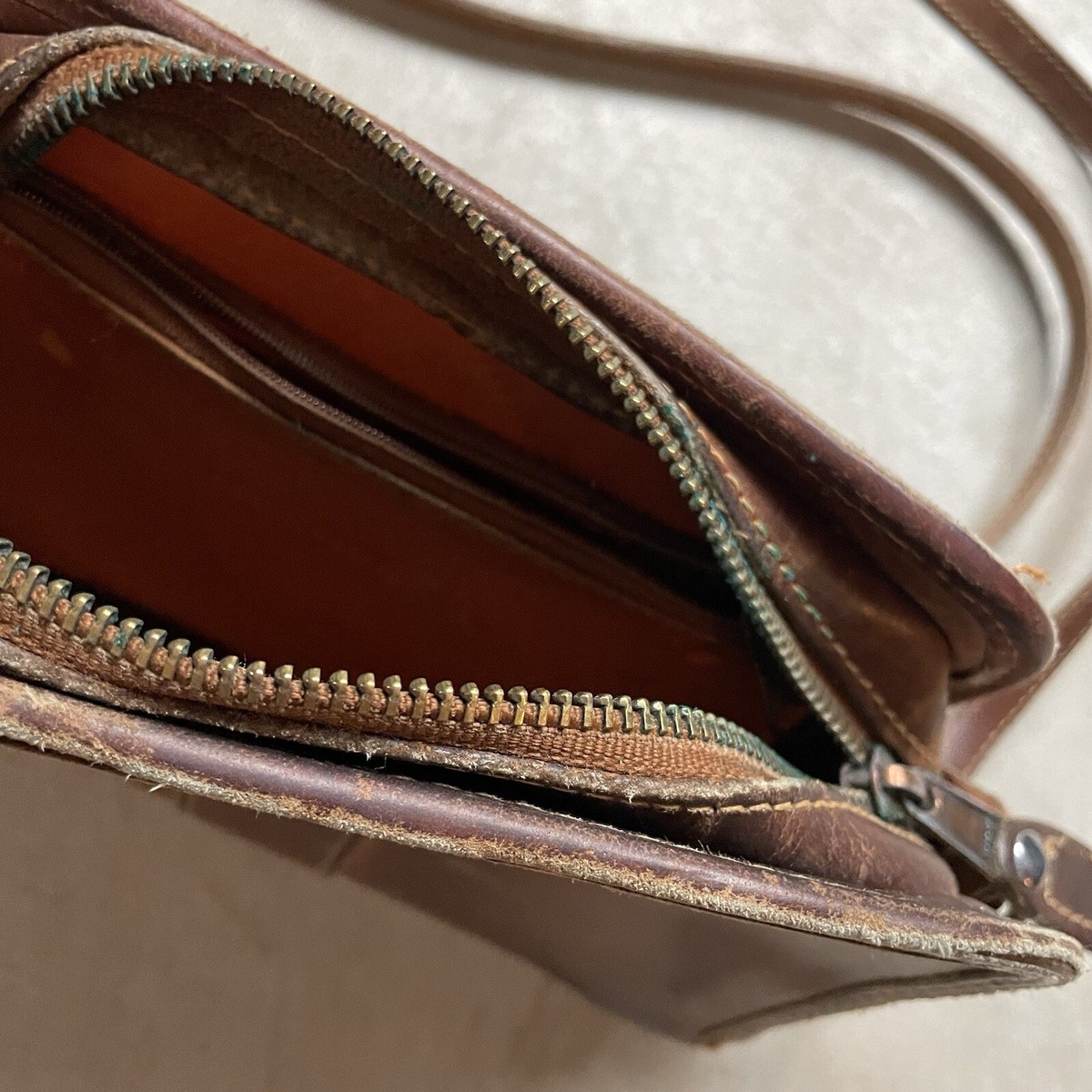【美品】USA限定販売品　希少 Timberland ショルダーバッグ 本革 美品】USA限定販売品 希少 Timberland ショルダーバッグ 本革