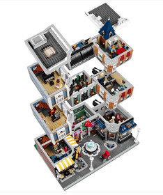 LEGO Assembly Square 10255, Pre-owned. Read Description