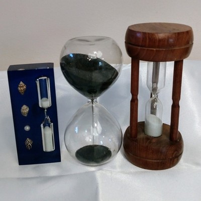 3 Vintage Wooden Egg Timer Hourglass & Black Sand Hourglass & Lucite And Shells