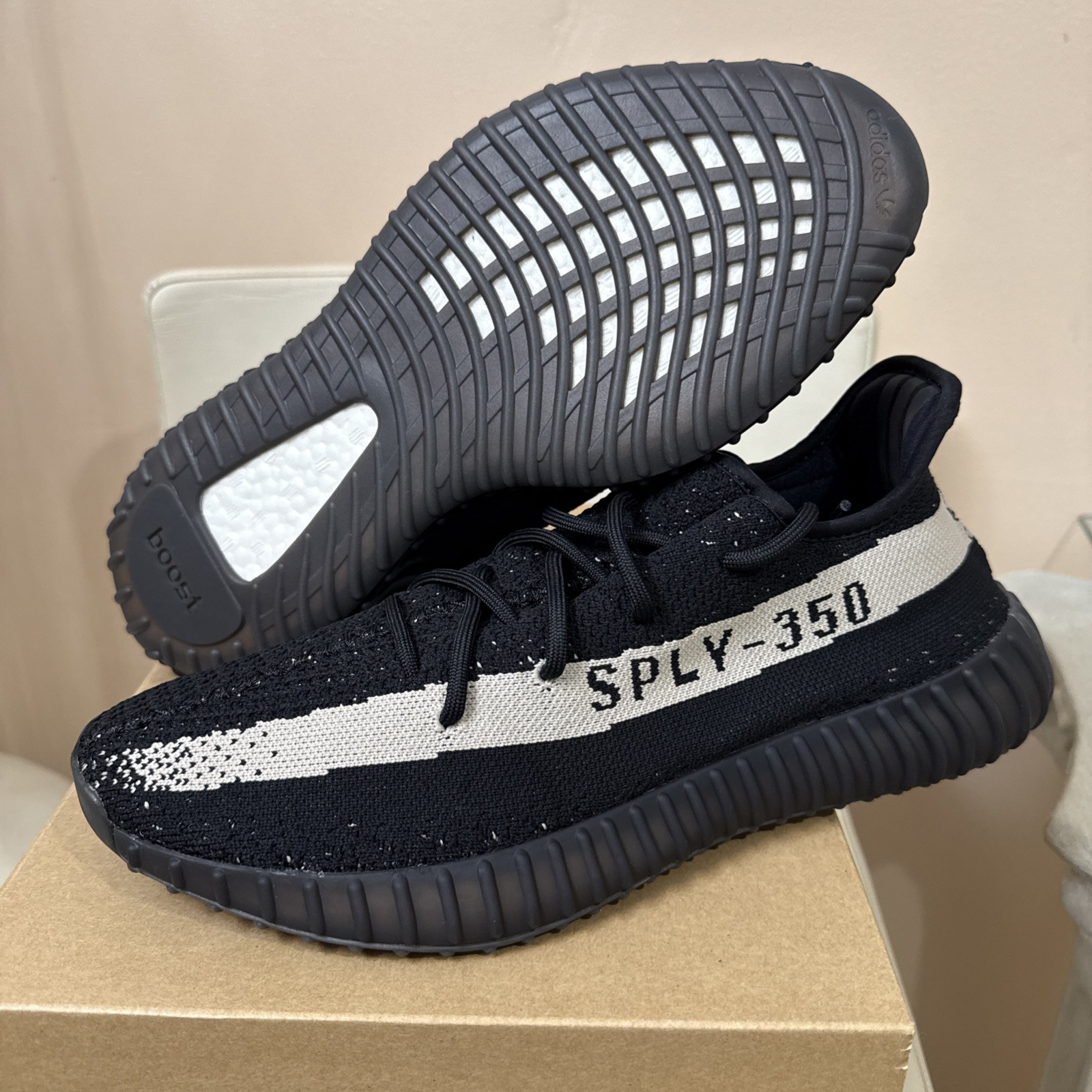 yeezy oreo size 10.5