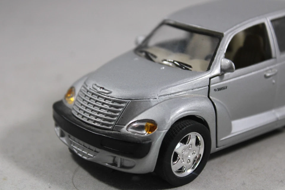 2000 SAICO Chrysler PT CRUISER 1/34 Scale Silver Opening Doors & Hatch DP5019 - Image 2 of 4
