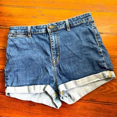 UO BDG Pin-Up High-rise stretch cuffed denim jean shorts sz 32
