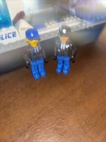 LEGO 4 Juniors: Turbo-Charged Police Boat (4669) Incomplete. 2 Minifigs