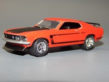 Ford Mustang Boss 302 1969 '69 rojo negro moldura RR 1/64 diorama réplica muy buen estado