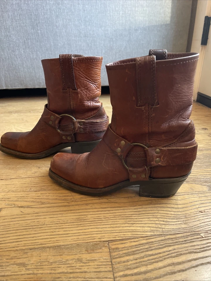 Bota de motociclista con arnés de cuero marrón Frye para mujer 6,5 Foto 4 de 4