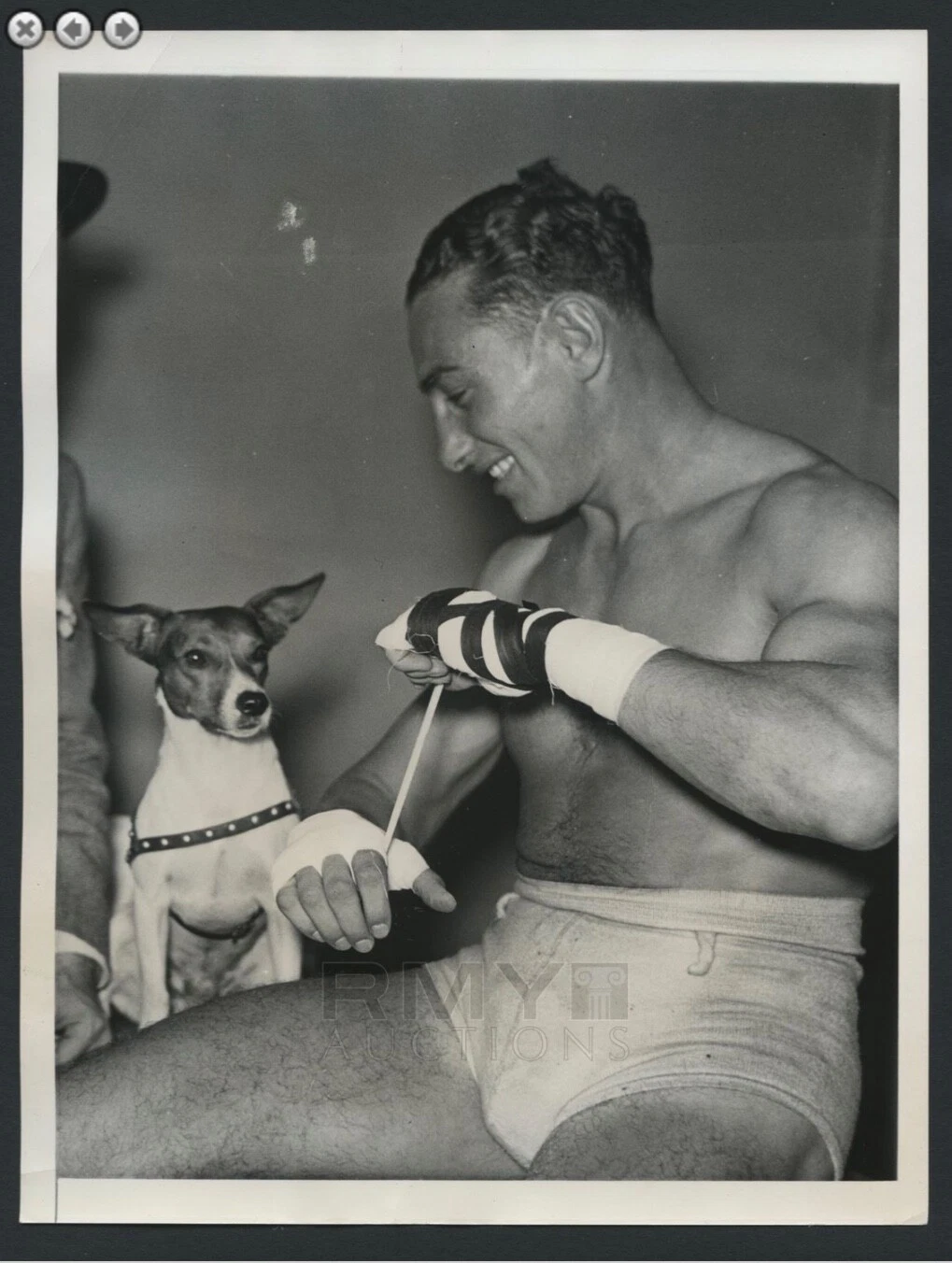 1934年 アートラスキー "ネイティブアメリカンヘビー級ボクサー"トレーニング写真犬付き - 画像1/4