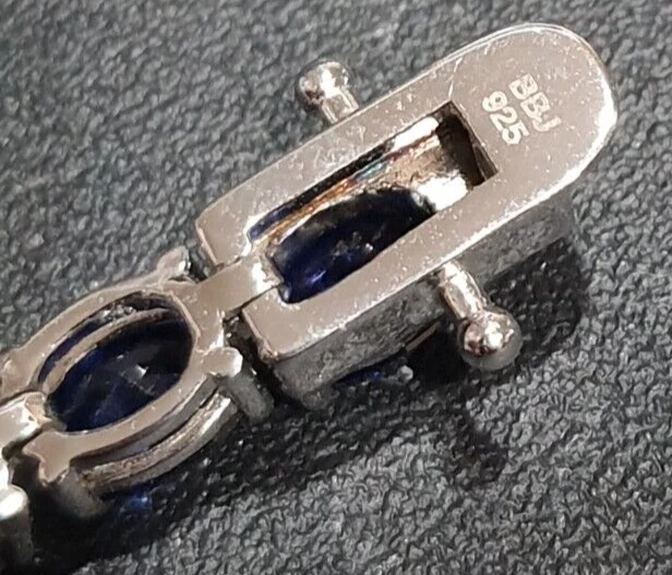 Brazalete de tenis Ovalado Creado en Laboratorio Zafiro Azul Rodio sobre Esterlina | 18.61CTW Foto 3 de 4