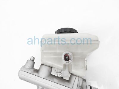 2004-2006 Lexus Ls430 Brake Booster Master Cylinder 47201