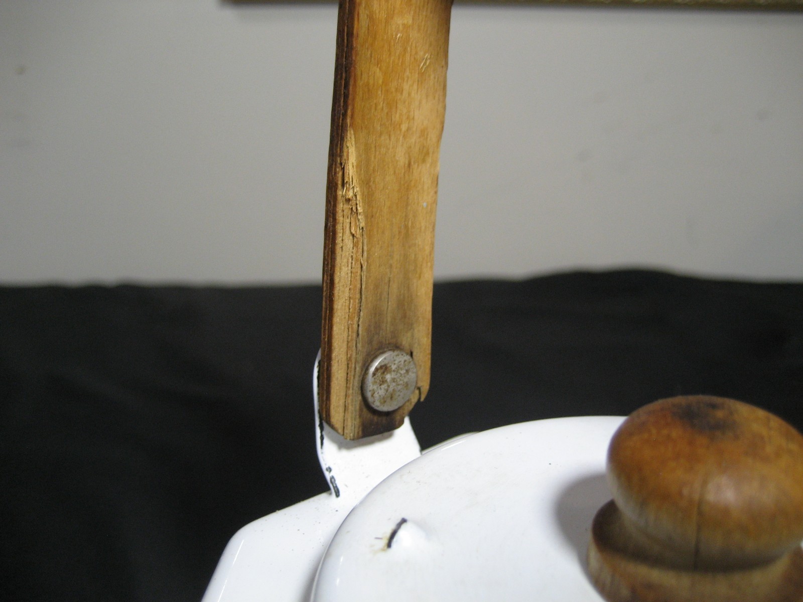 1979 M KAMENSTEIN AFRICAN VIOLET SAINTPAULIA IONATHA ENAMELWARE TEA POT KETTLE