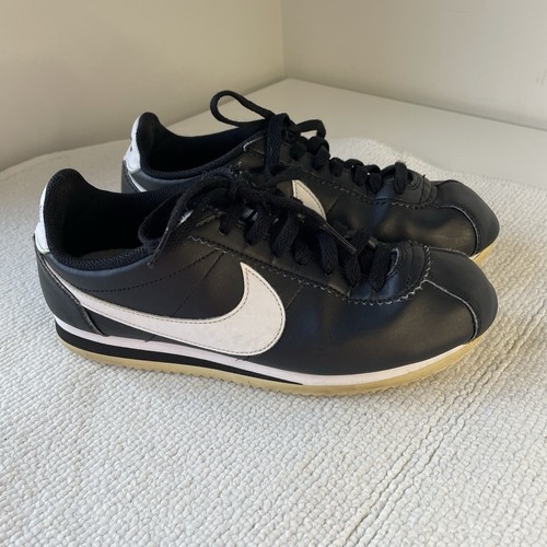 Nike Cortez Leather Shoes Black & White Runners Trainers Women US 7 UK 4.5 EU38 - Picture 1 of 22