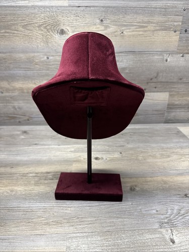 GUCCI store props necklace Display Store Red Velvet - Picture 2 of 4