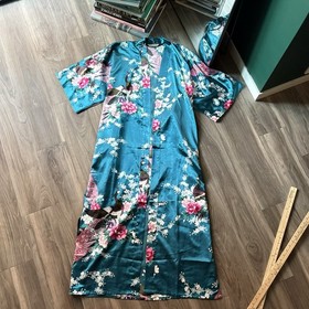 Woman&rsquo;s Satin Blend Kimono-Style Robe Size Medium Peacock Long Sexy Robe
