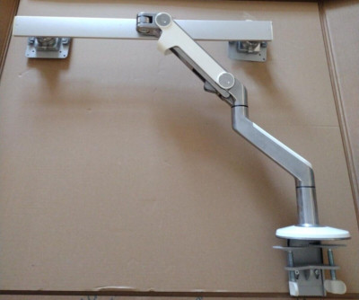 Humanscale M8 Dual Monitorarm mit 2 VESA-Platten und Schrauben - Große Tischklemme.