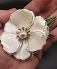 White Pearl Gold Enamel Flower Brooch Floral  1950s — photo 5