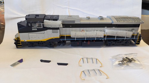 Atlas Master HO DASH 8-32BW DC/DCC Dual mode Locomotive Amtrak California #2051