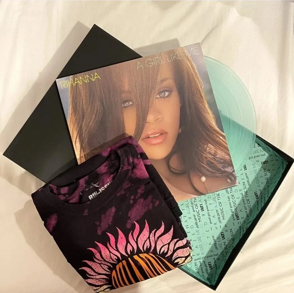 Rihanna A Girl Like Me Rih-Issue Sea Glass Translucent Vinyl 2LP T-Shirt Small Foto 3 de 4