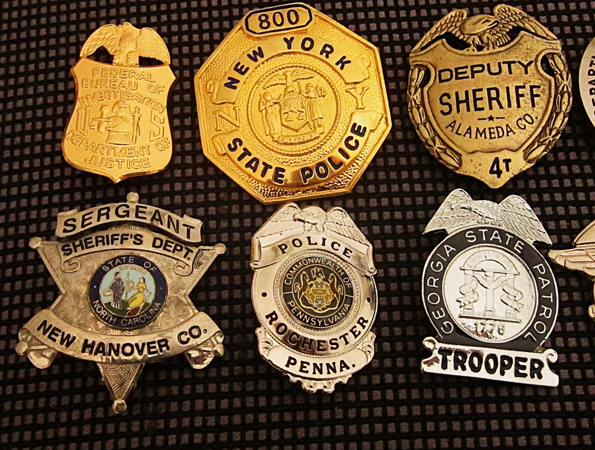 obsolete police badges, Konvolut von 10 Abzeichen / badges / Super Angebot !