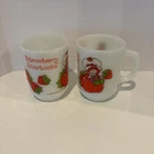 VINTAGE SET OF 2 STRAWBERRY SHORTCAKE MILK GLASS MUGS AMERICAN GREETINGS 1980'S