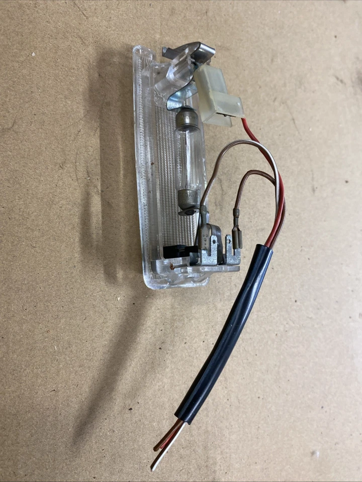 PORSCHE 924 944 944 TURBO 951 944S2 968 LUZ DE ÁREA DE CARGA ORIGINAL CON COLETA Foto 2 de 3