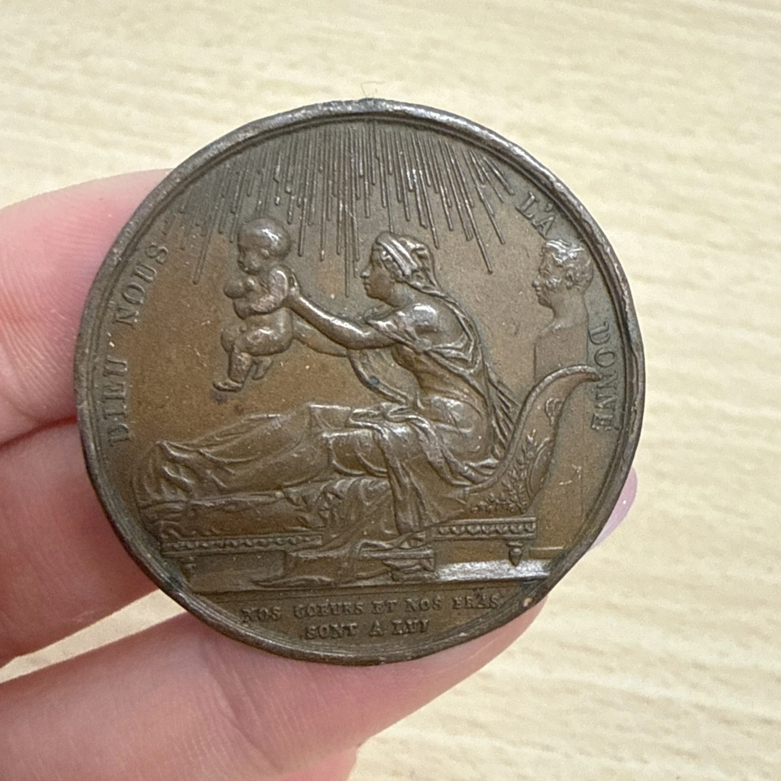Médaille Dieu Nous L’a Donné Nos Cœurs Et Nos Bras Sont À Lui