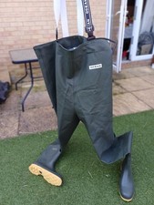 Ocean Studded Heavy Chest Fishing Waders Size 12 700g. Box Damaged. NEW £120 RRP