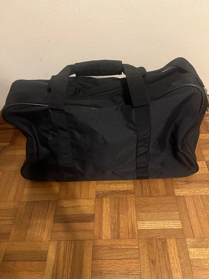 Bolso de Lona Grande Calvin Klein Negro con Logo Correa para el Hombro de Viaje para Pasar la Noche Foto 3 de 4