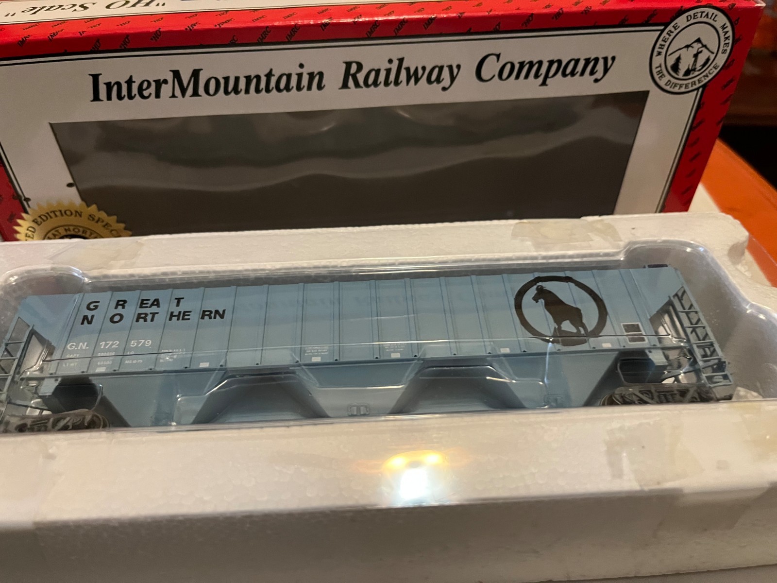 GREAT NORTHERN HO scale PS 2 4750 3 bay hopper "Mystery Car" by InterMountain 