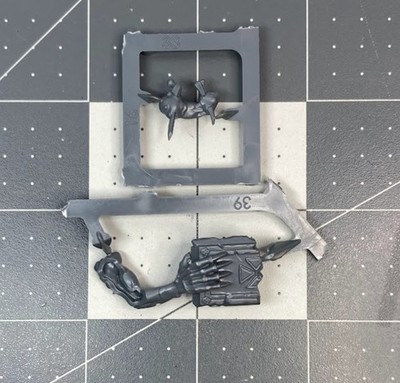 CRYPT HORROR CLAW ARM #5 Vampire Counts undead Chaos Mordheim 40K GW bits AV26