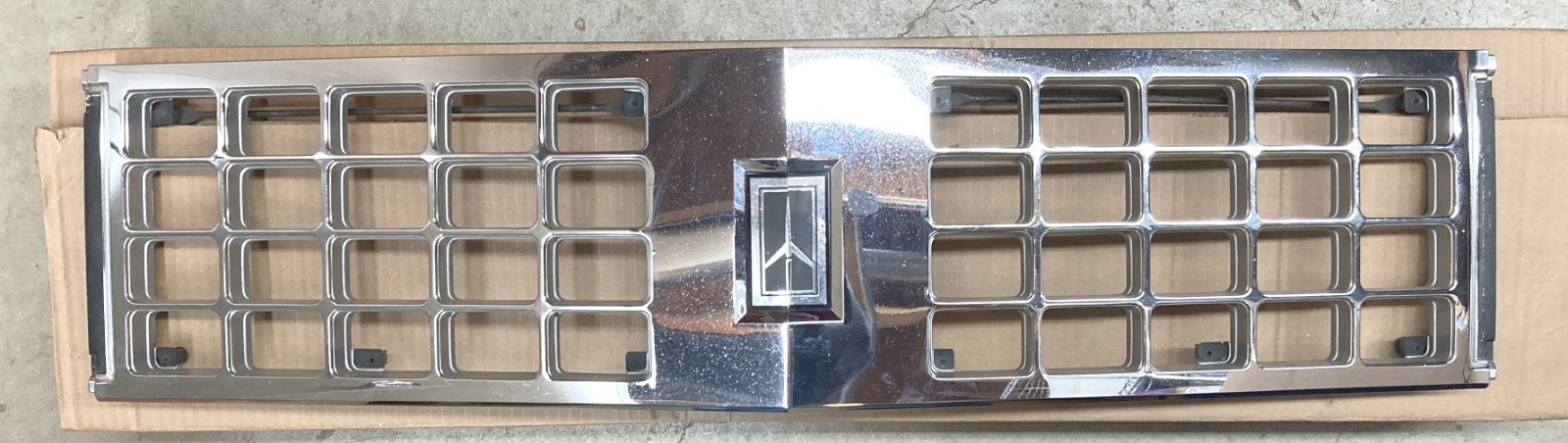 Oldsmobile Grille  22528769