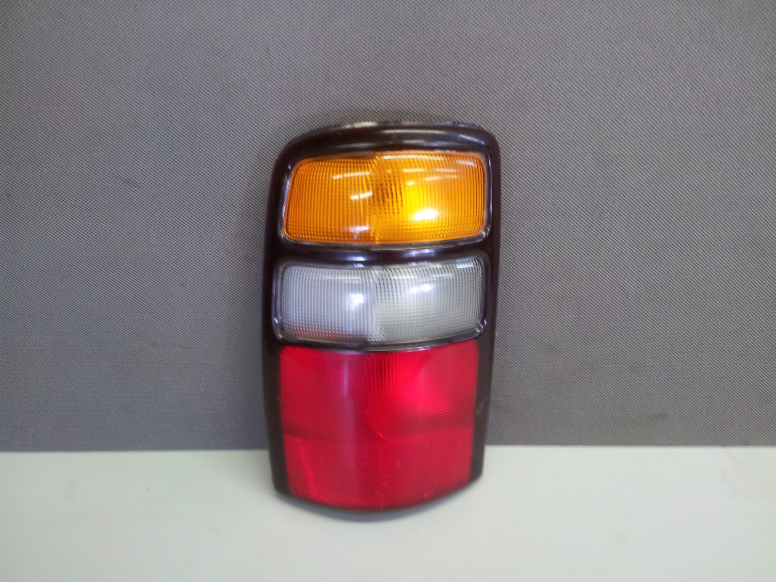 2004 2006 GMC Yukon Denali Driver Side Tail Light EBay 2004 2006 GMC Yukon Denali Driver Side Tail Light EBay