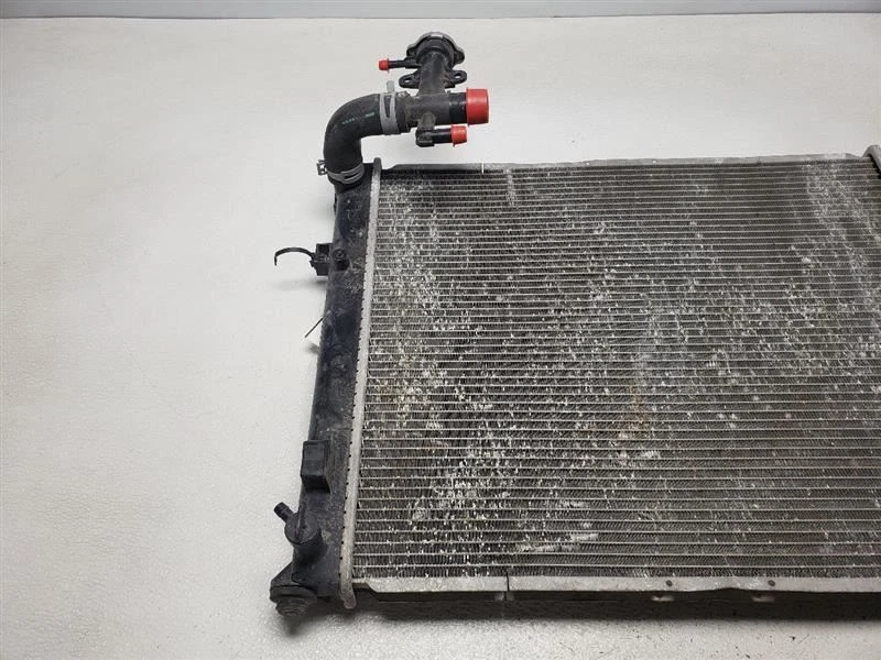 Radiador Nissan Versa 13-18 sedán CVT OEM 214603VB3A Foto 2 de 4