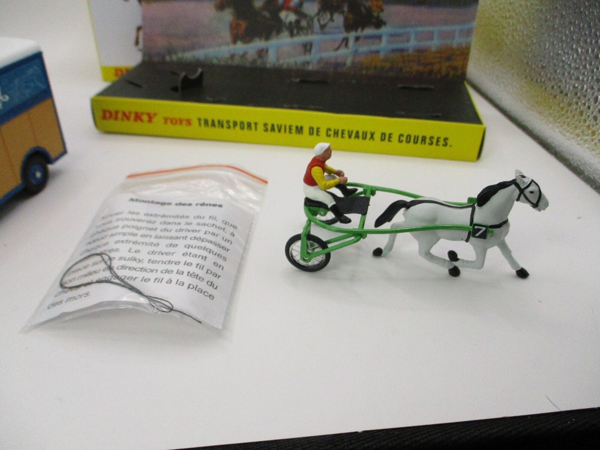 ATLAS DINKY TOYS 571 TRANSPORT SAVIEM DE CHEVAUX DE COURSES