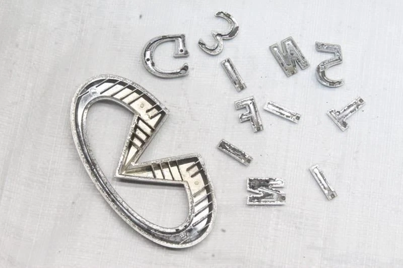 Infiniti G35S V35 2003 cupé #101 emblema del maletero trasero con letras de redacción Foto 4 de 4