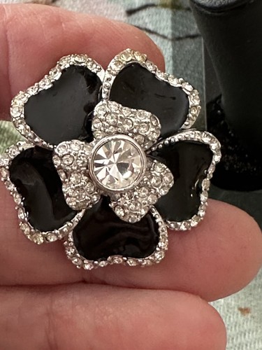 Lia Sophia "Dahlia" Rhinestones, Cut Crystals, Black Enamel Stones Ring Size 7 - Picture 5 of 10
