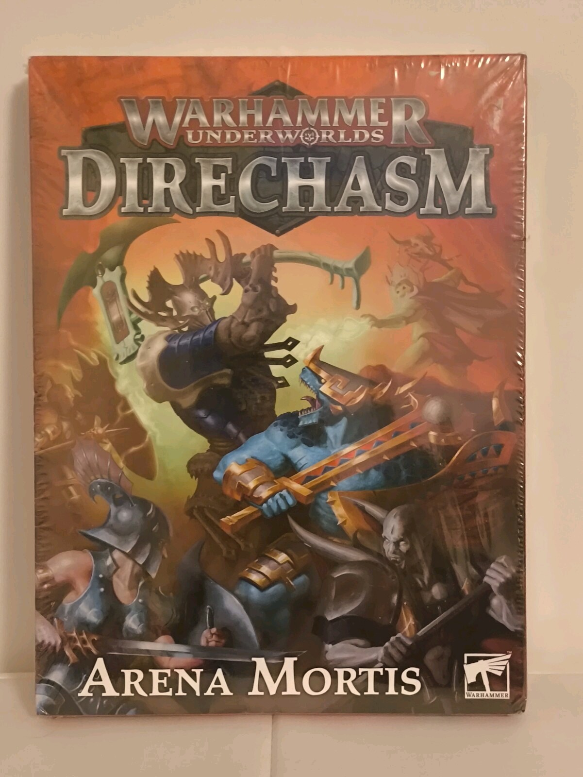 WH Underworlds: Arena Mortis avec plateau de combat rigide et deck de stratégie exclusif