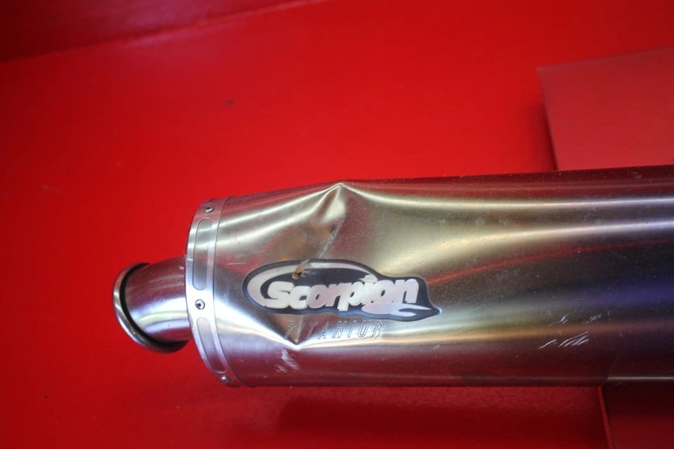 05 HYOSUNG GT650R COMET SCORPION TUBO DE ESCAPE DERECHO SILENCIADOR LATA DESLIZABLE SILENCIADOR Foto 2 de 4
