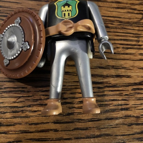 Modellino giocattolo Geobra Playmobile Cavaliere Medievale 2,75" 1993 con scudo - Foto 5 di 11