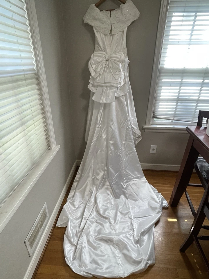 Vestido de Boda XS Funda Satén Encaje Perlas Desmontable Tren Mangas Desmontables Sombrero Foto 4 de 4