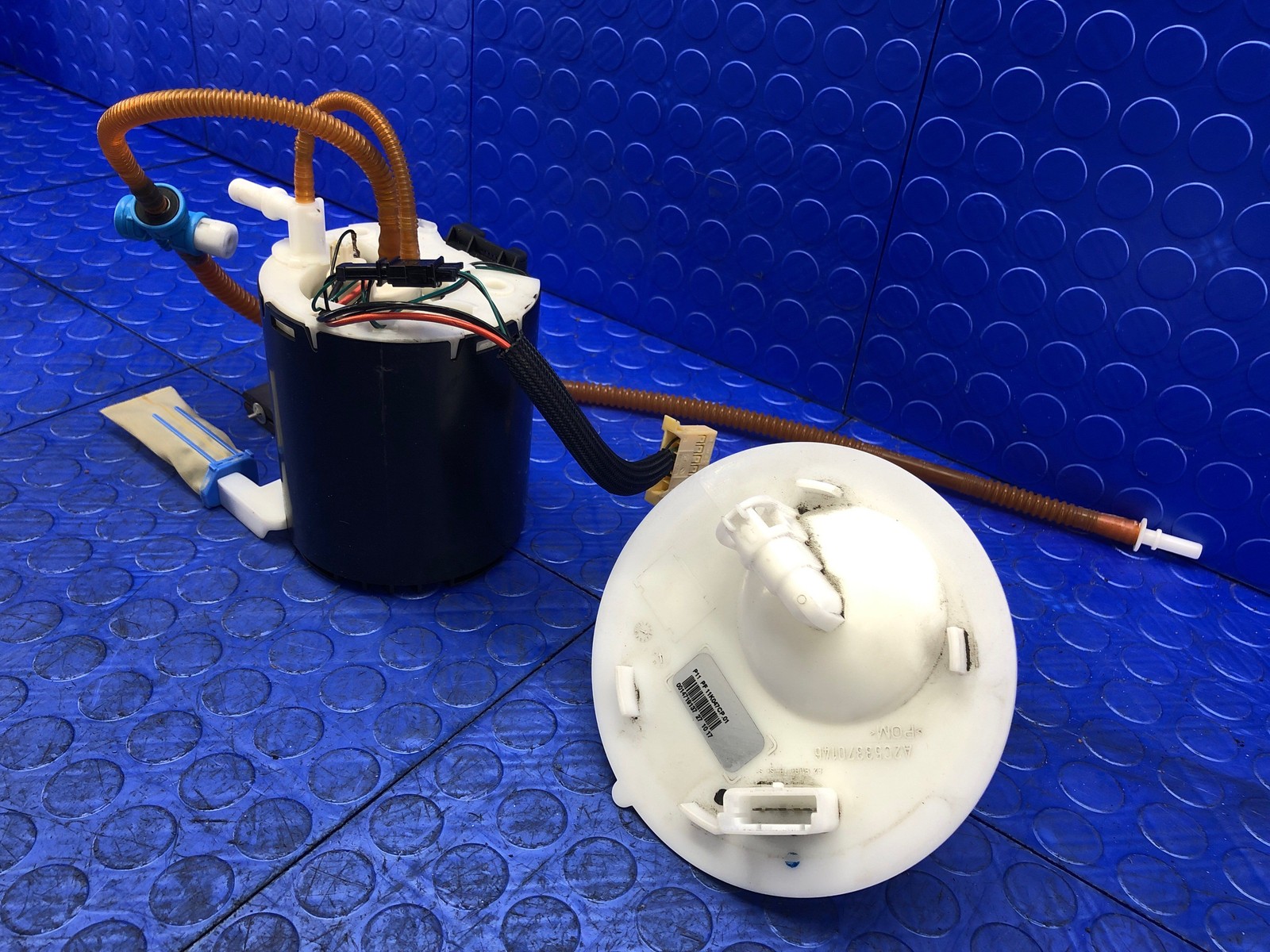 2016 2017 2018 2019 2020 2021 MCLAREN 570S OEM TANK MOUNTED FUEL PUMP
