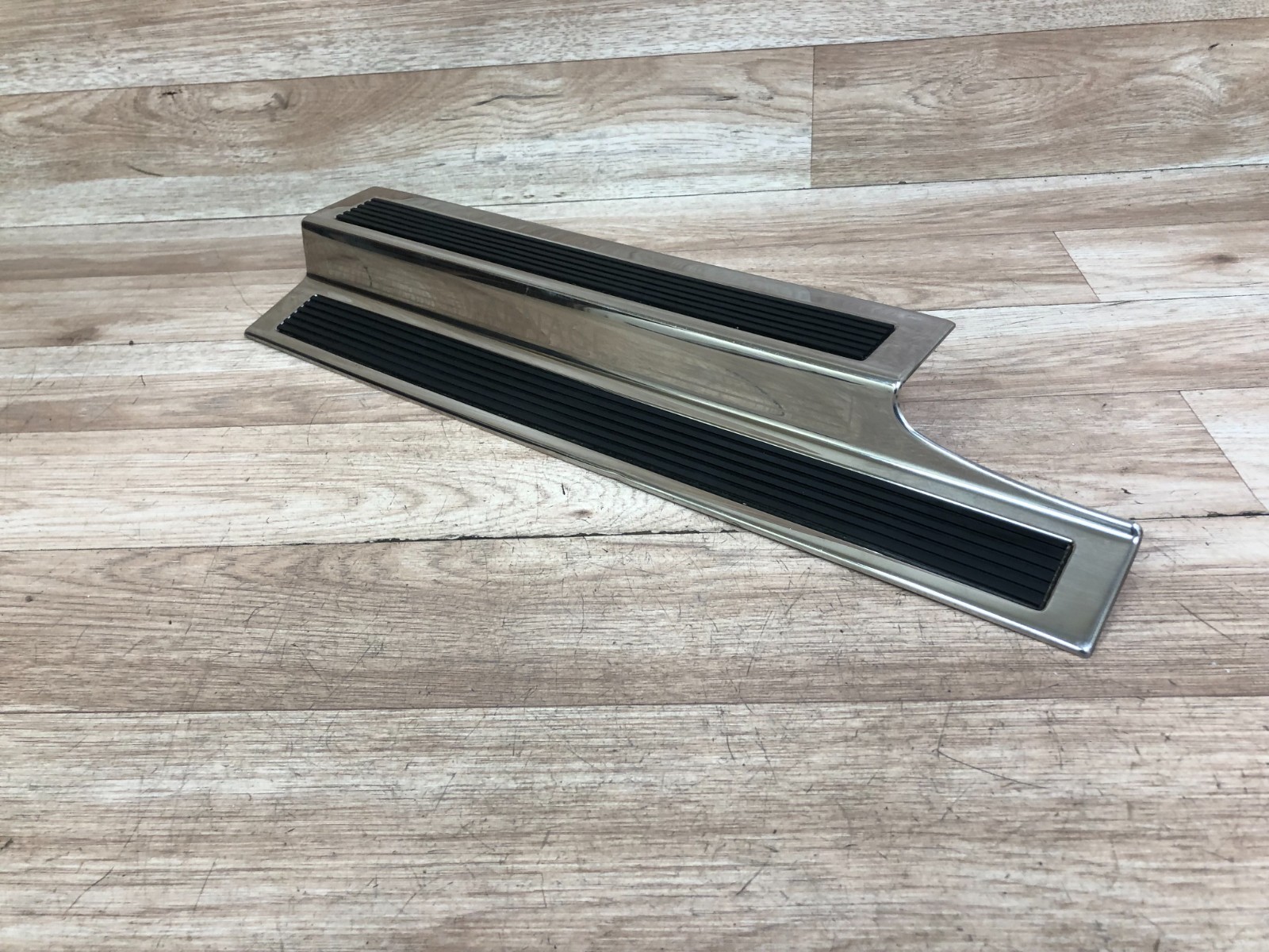 BENTLEY ARNAGE OEM REAR DRIVER SIDE DOOR ENTRANCE STEP PLATE COVER
