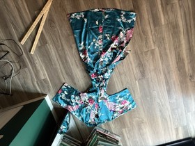 Woman&rsquo;s Satin Blend Kimono-Style Robe Size Medium Peacock Long Sexy Robe