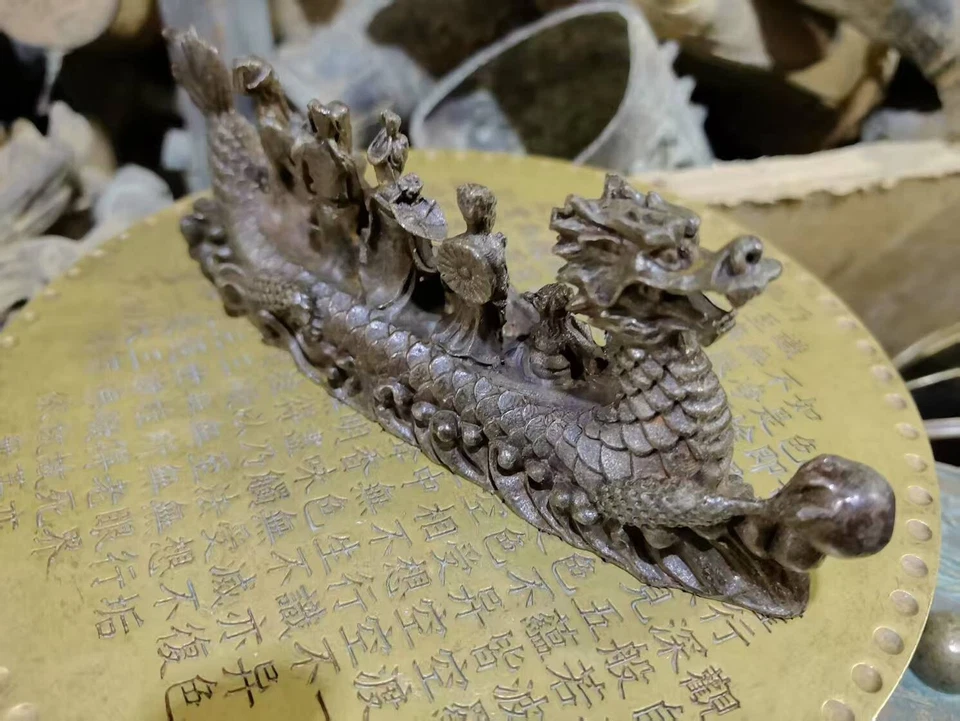 Antigua estatua de ocho inmortales sentados en barco dragón tallada en relieve de bronce de China Foto 4 de 4