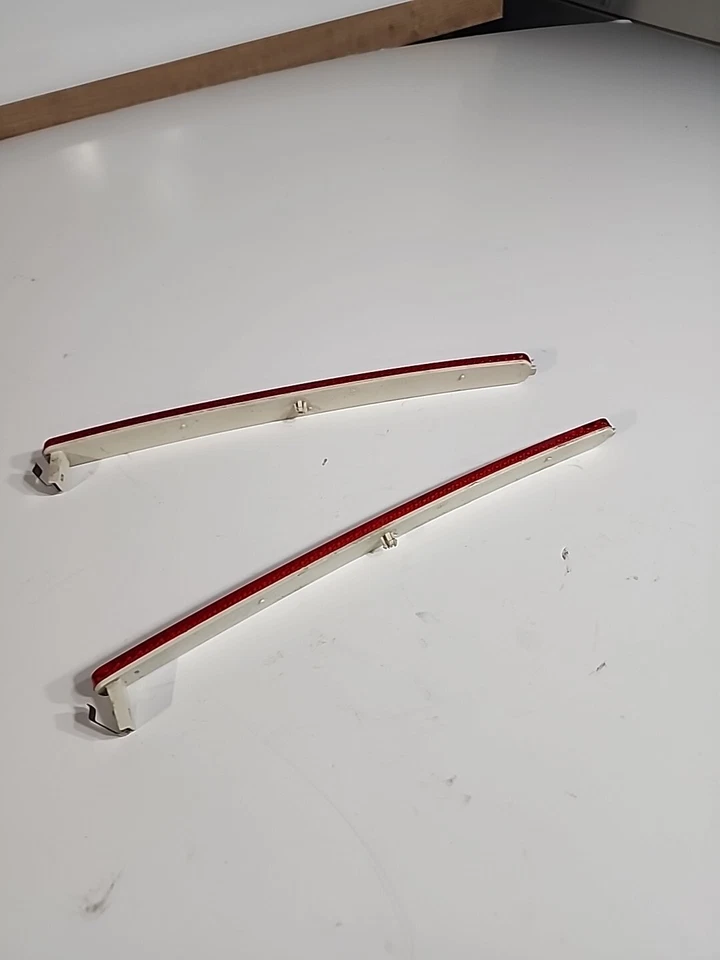 AUDI A8 QUATTRO 2004-2010 LUZ MARCADORA LATERAL TRASERA REFLECTOR OEM 4E0945105 L & R Foto 3 de 4