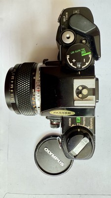 T Olympus OM-40 Program SLR w/ OM S Zuiko Auto-Zoom 3.5-4.5 35