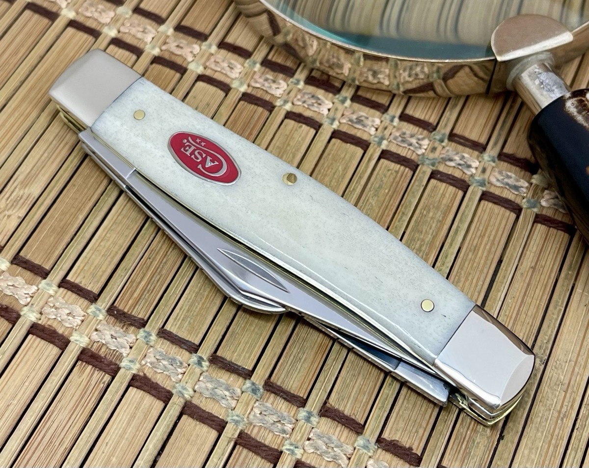 Case XX USA 2026 Smooth Natural Bone 14025 Red Shield Large