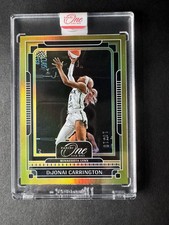 2025 Panini One And One WNBA Dijonai Carrington Holo Gold 10/10 Bookend