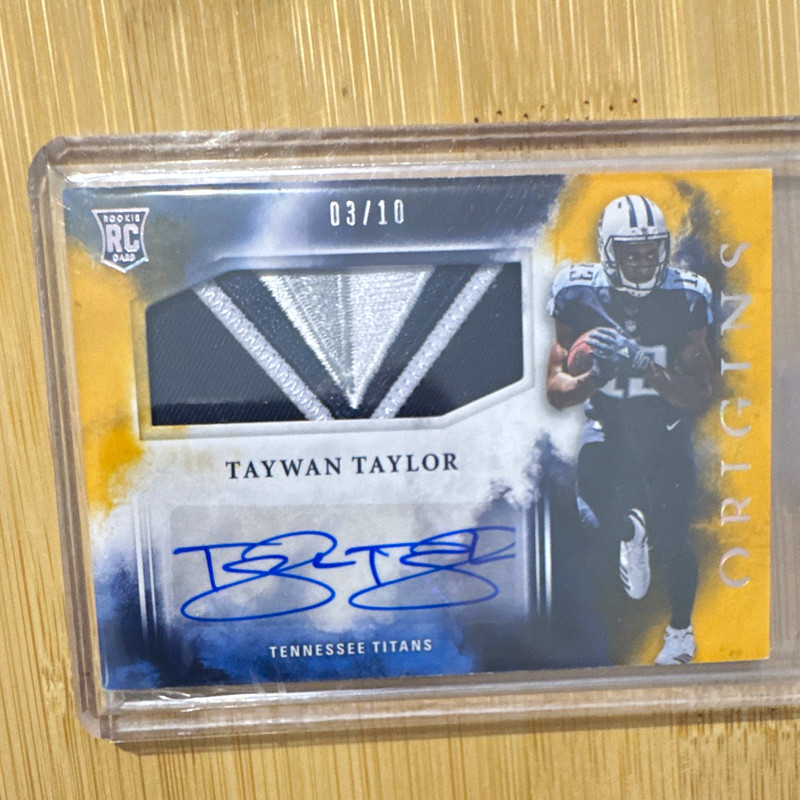 Panini 2017 Origins Taywan Taylor RC Auto Logo Patch Gold /10 #138 Titans!!!!!!!